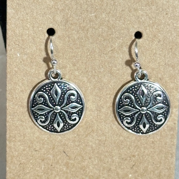 2/$20 Silver tone round disk  Celtic style filigree floral hook earrings NWOT - Picture 1 of 10